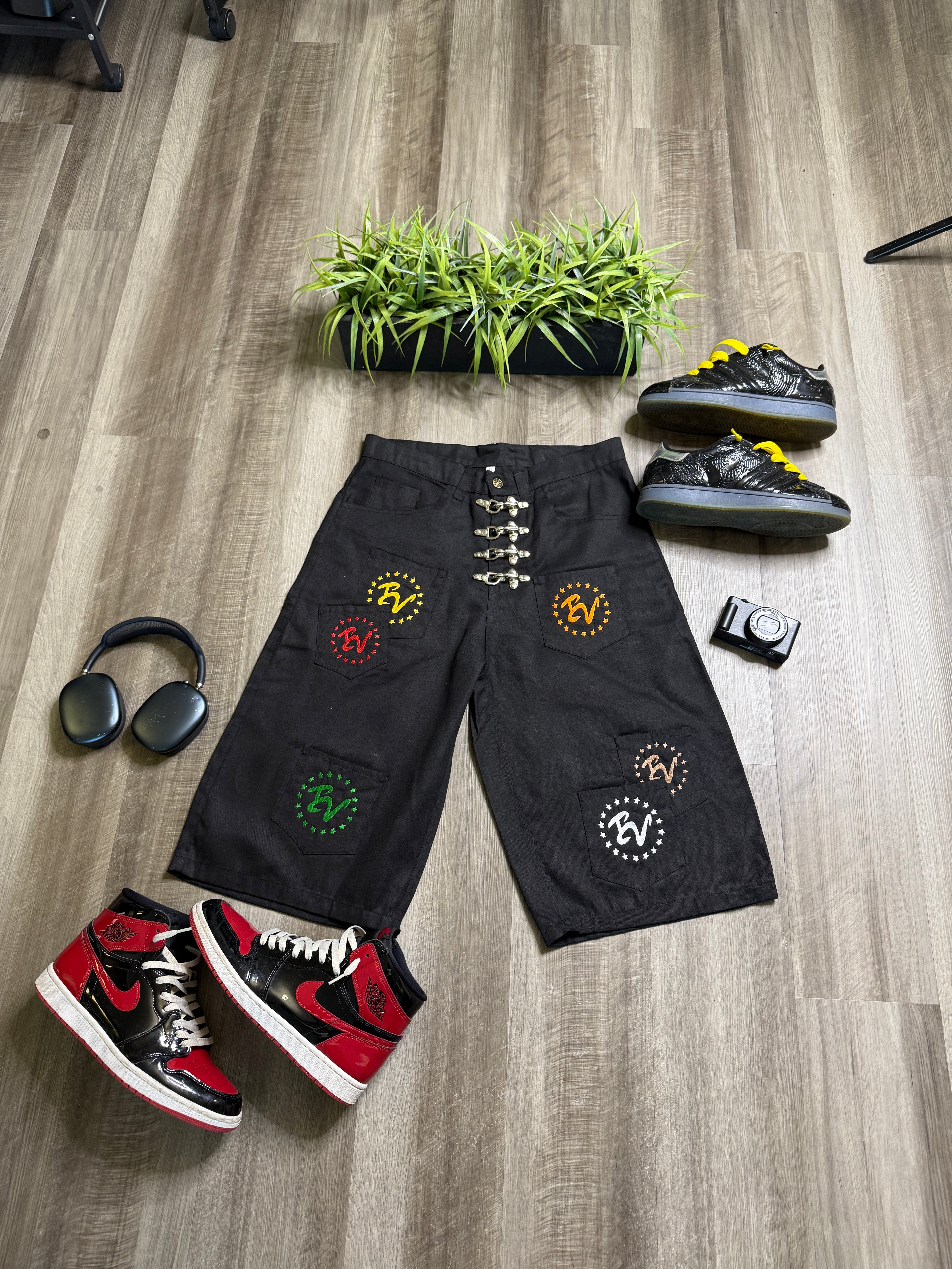 "BLACK" IV STACKED PATCH
POCKET JORTS