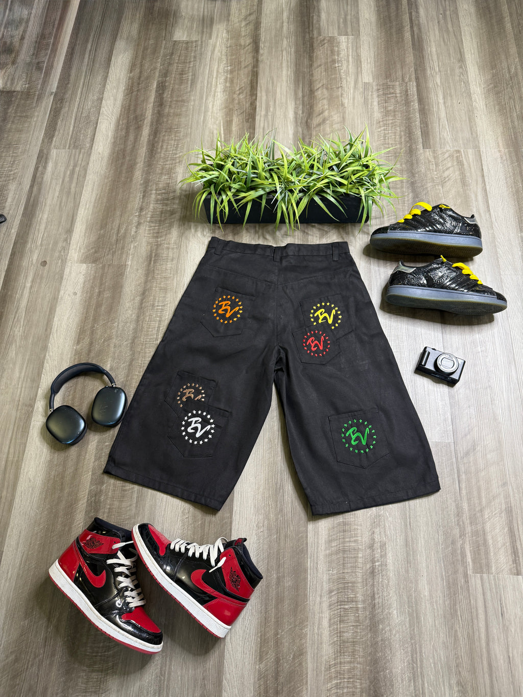 "BLACK" IV STACKED PATCH
POCKET JORTS